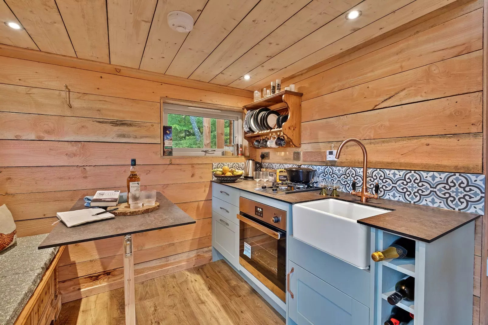 Cosagach Falls Cabin-Keuken