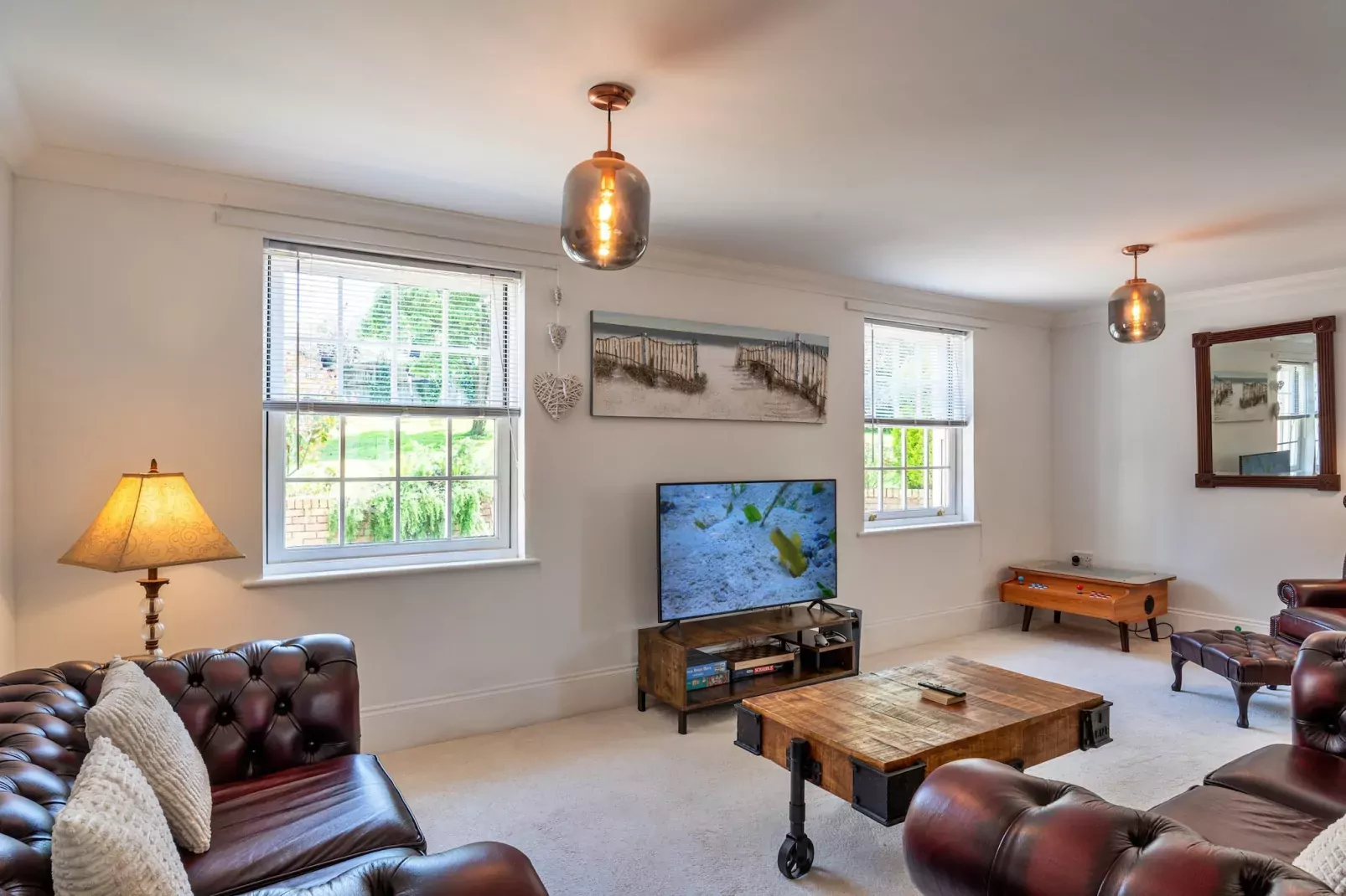 Nicely Tucked Away Cottage-Woonkamer