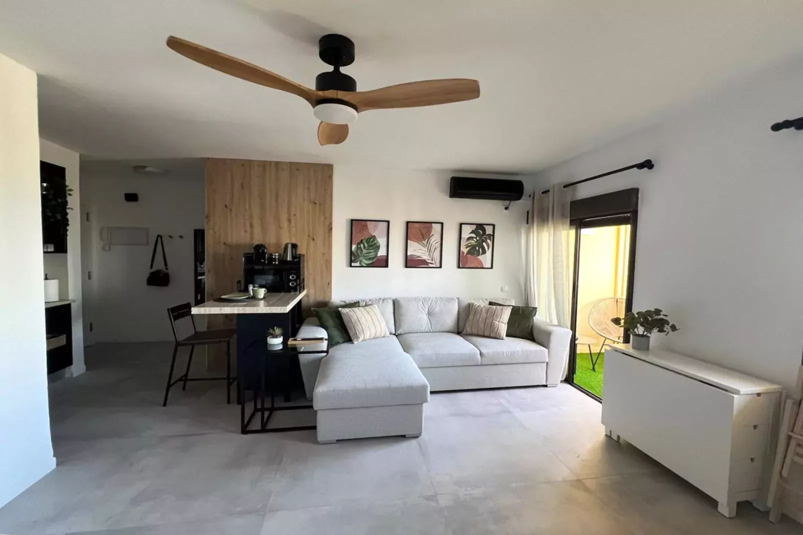 Apartamento con vistas al mar-Woonkamer