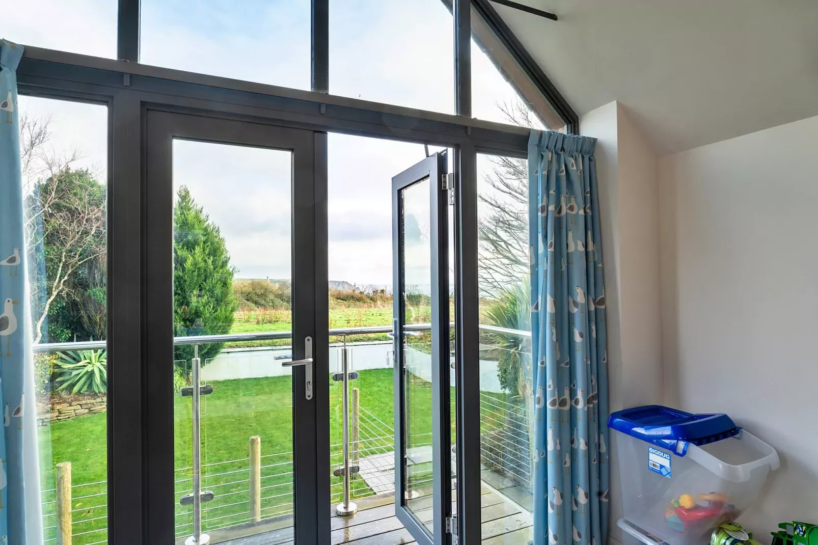 Dingles Cottage-Woonkamer