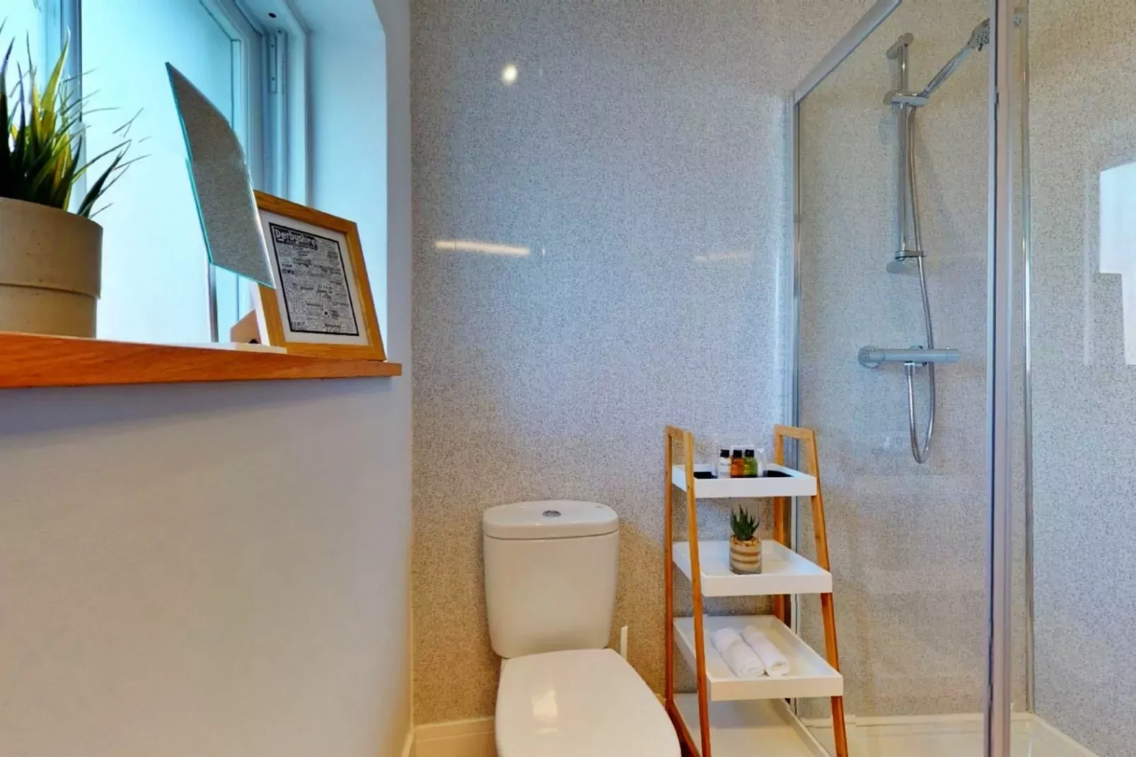 Peak Dale Apartment-Badkamer