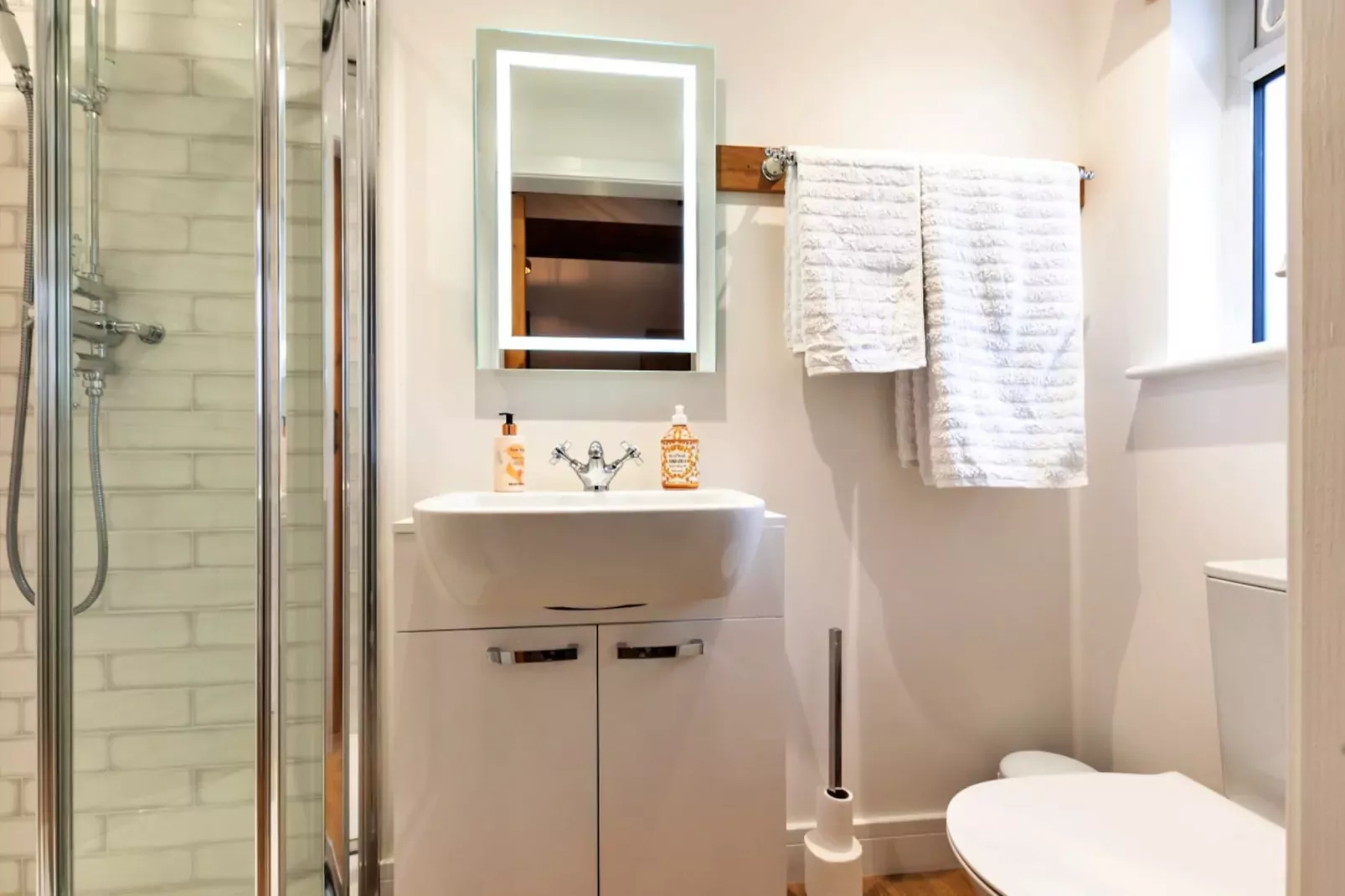 South Downs Lodge-Badkamer