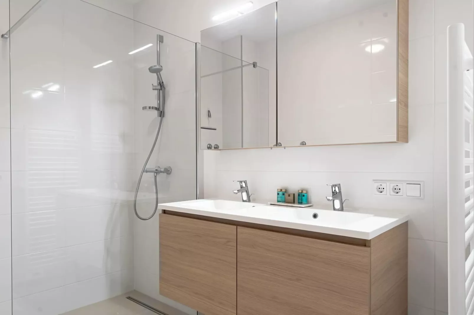 Breskens Apartments & Penthouses 10-Badkamer