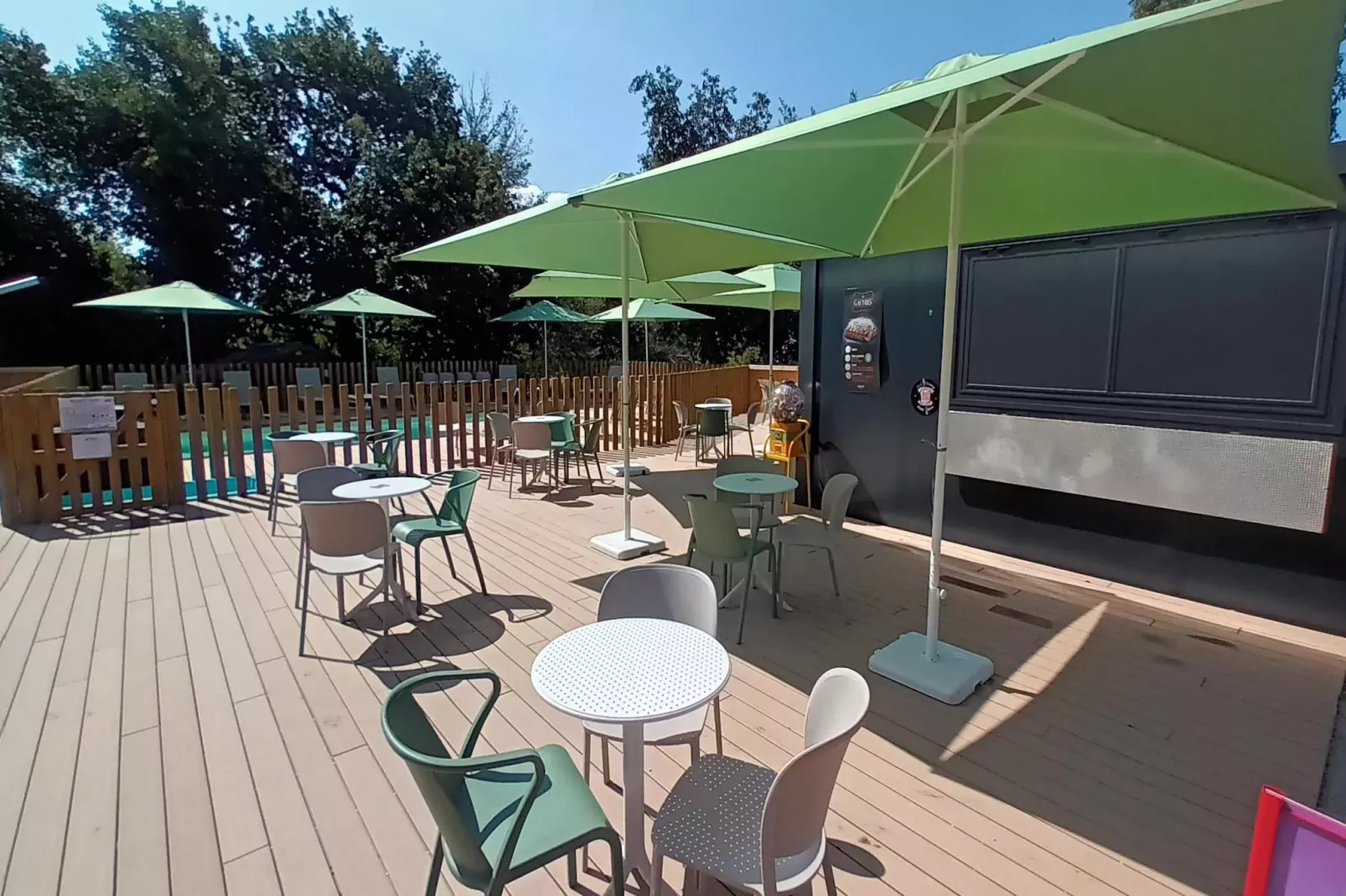 Holiday complex  Golfe du Morbihan Larmor-Baden // Apt 2 pcs 4 pers et 1 bébé 2 salles d'eau REZ DE CHAUSSÉE-Parkfaciliteiten