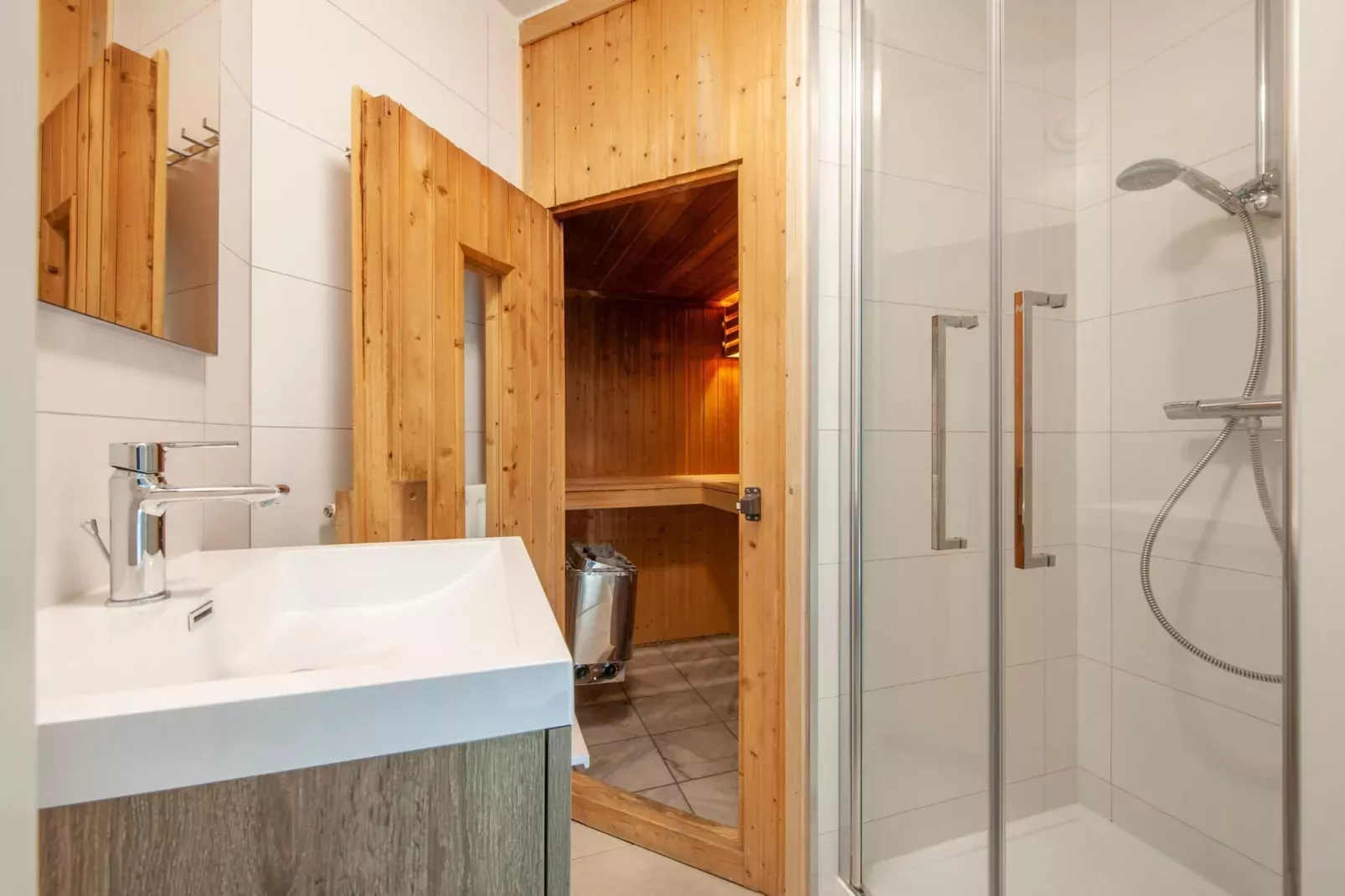 Vakantiepark Zeeland Village 4-Badkamer