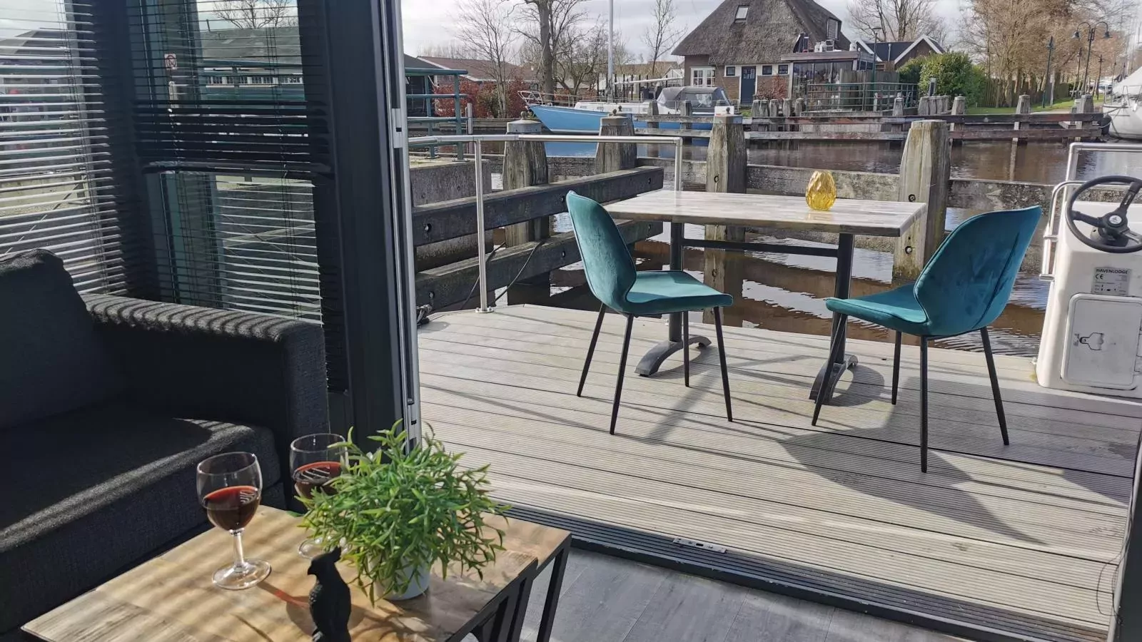 Floating in Heeg-Terrasbalkon