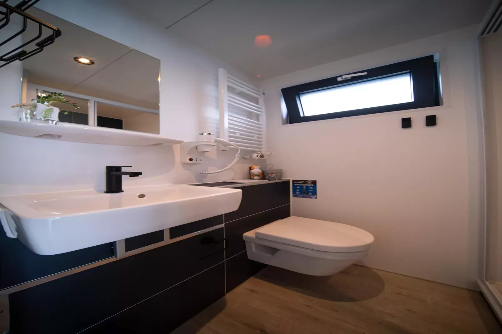 Waterlodges Heeg 1-Badkamer