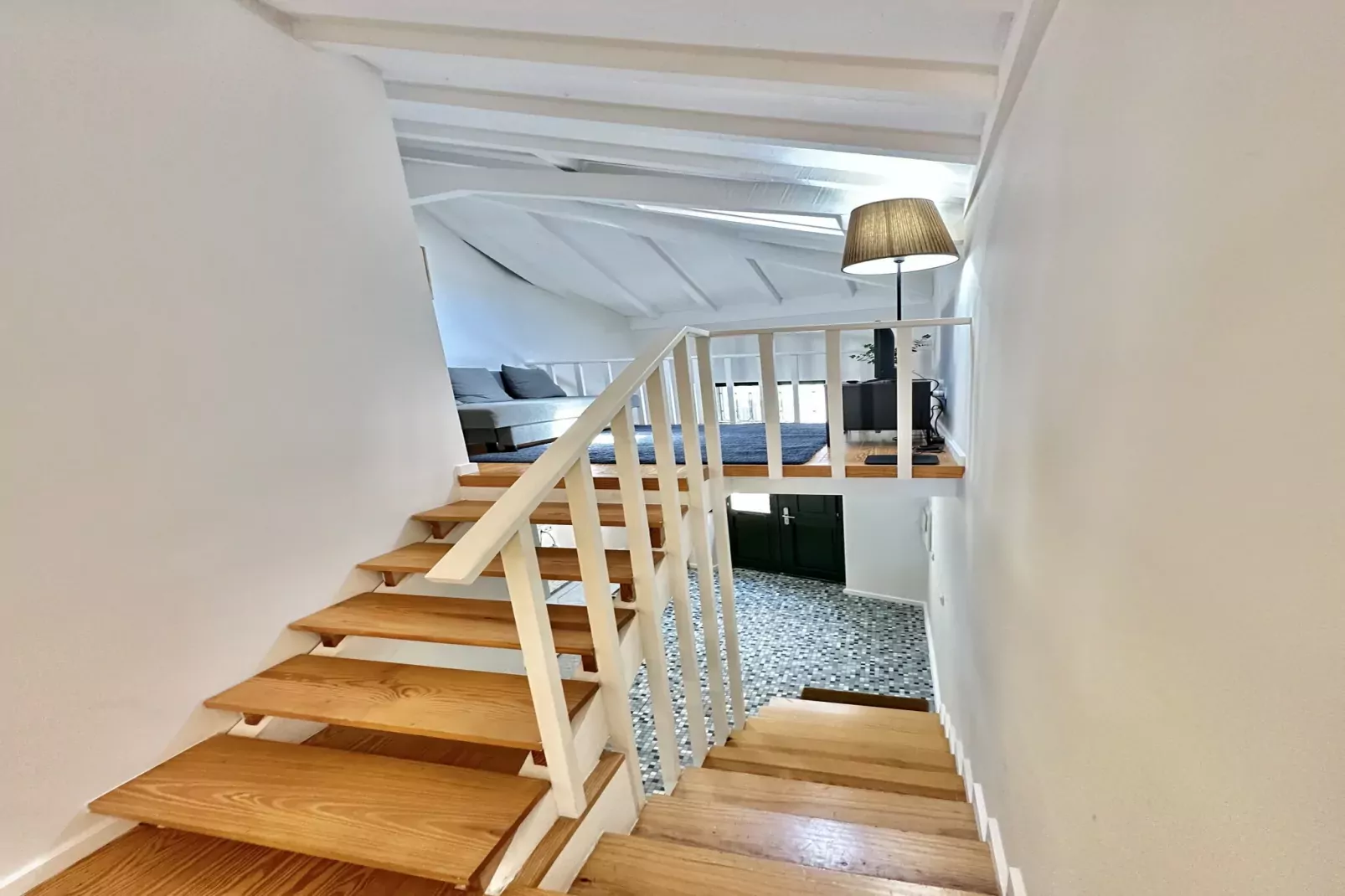 YOUROPO - Typical House 3-Overloop