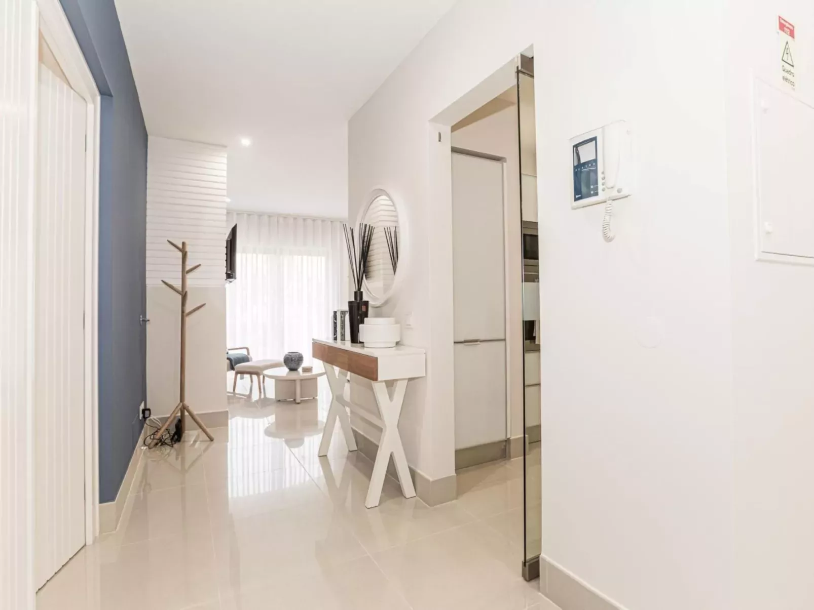 Pine Hills Reva Santuary Modern Elegance-Binnen