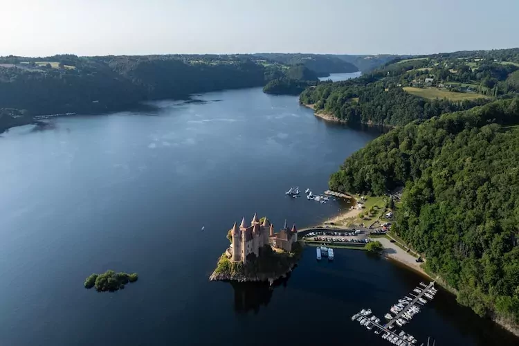 Champs-sur-Tarentaine/Gîte 3 Pièces 6 Personnes 1 bébé-Gebieden zomer 1km