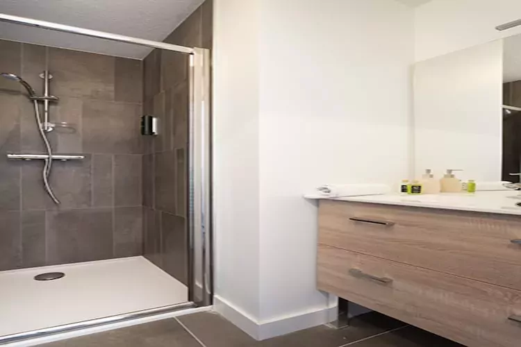 Le Hameau de barthelemy-A38S-Badkamer