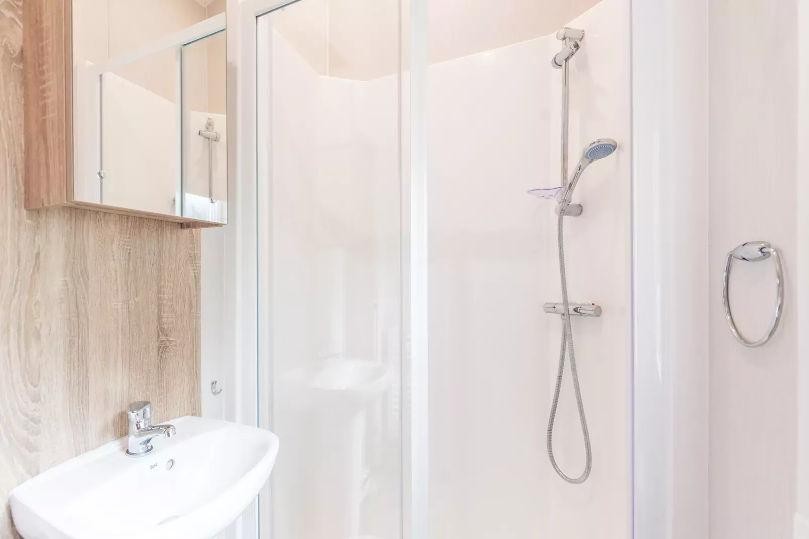 Tinyhouse 'Eekhoorn' | 2 - 4 pers.-Badkamer