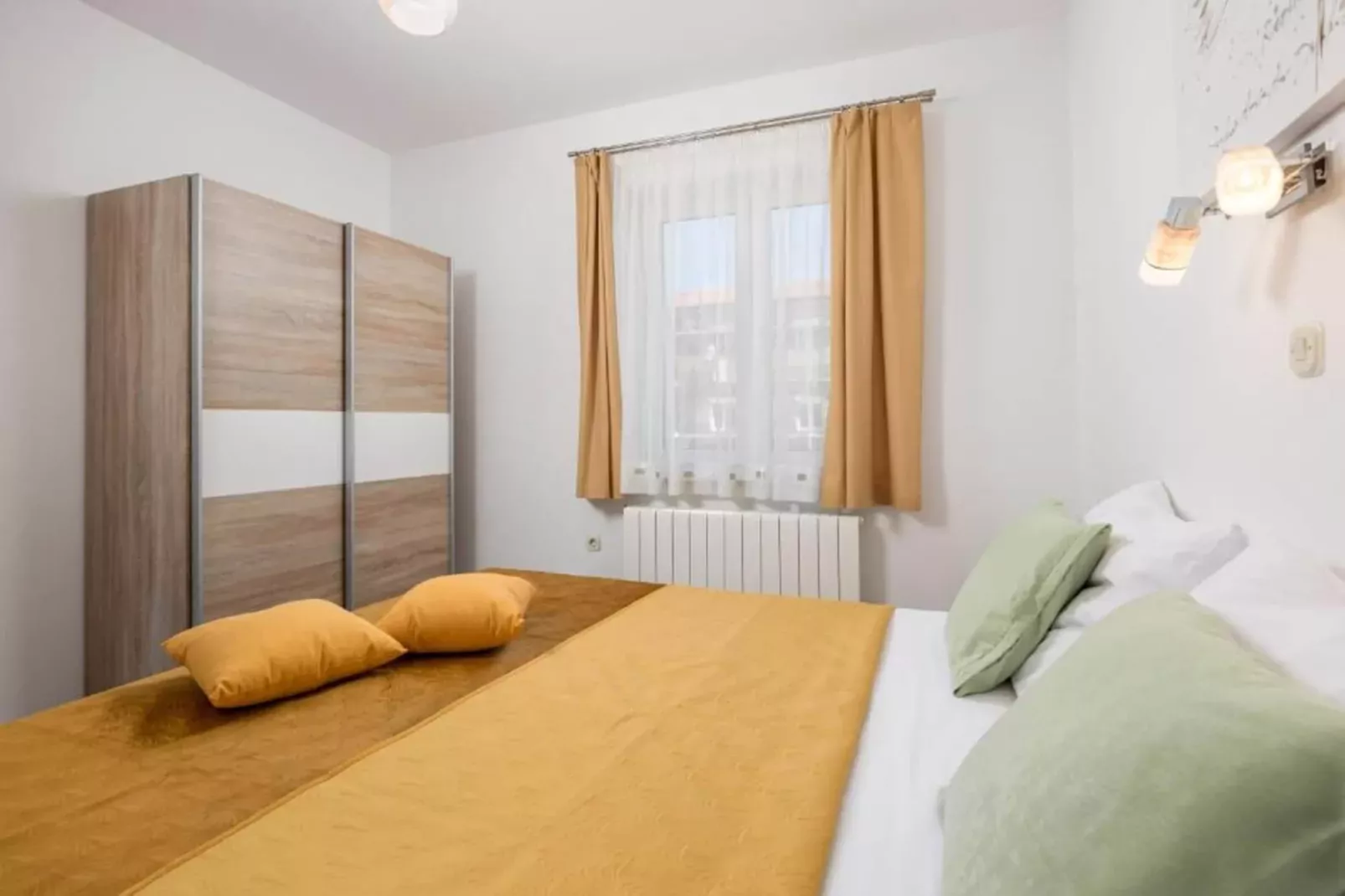 Apartment Slavica 3 - Yellow Sun-Slaapkamer