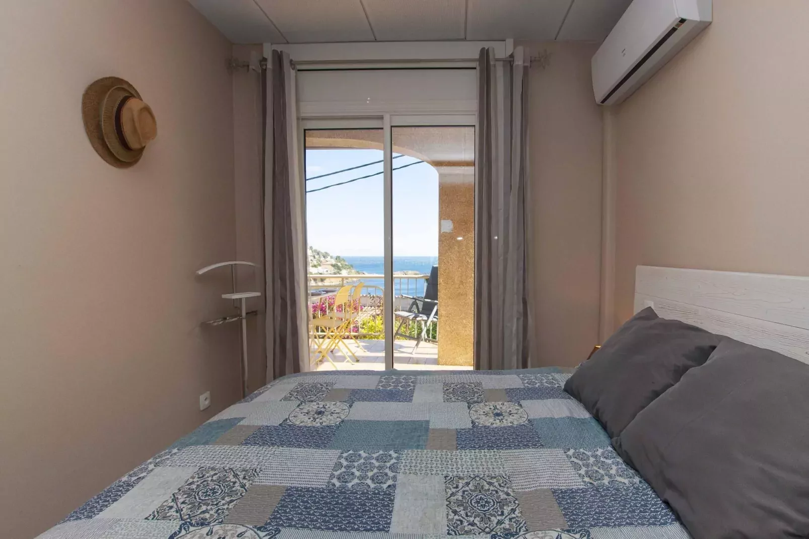 1233 VILA NEUS con piscina-Slaapkamer