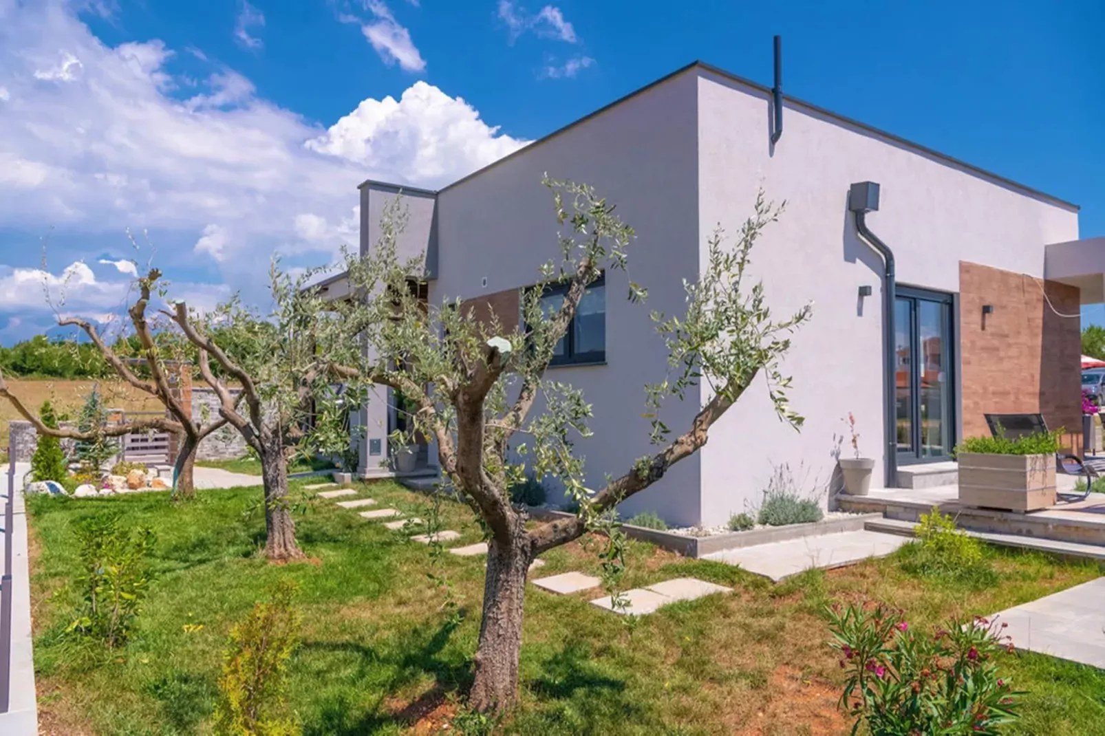 Villa Lily with Private Pool and a Lovely Garden-Tuinen zomer