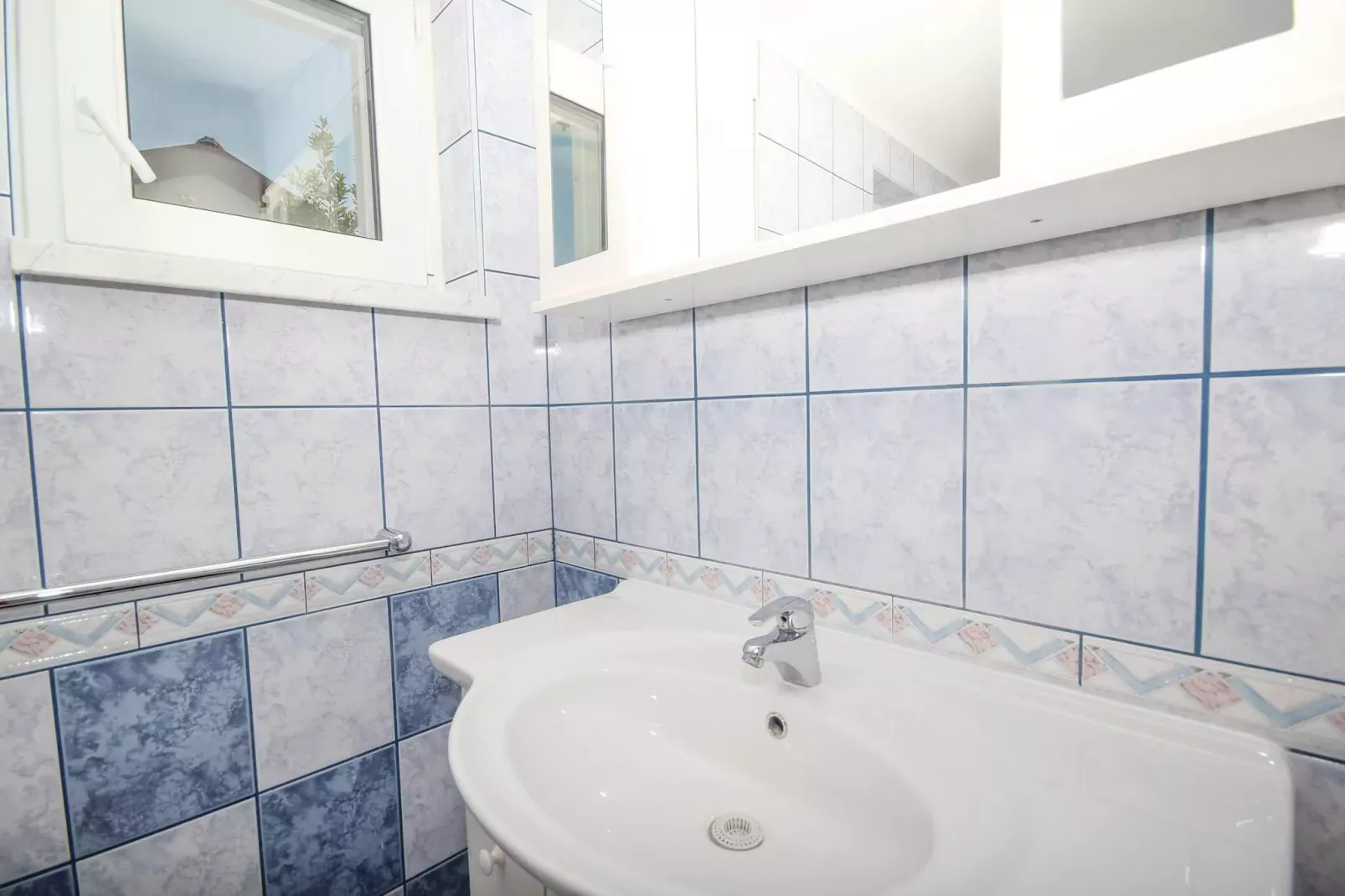 Apartment Mara - two bedroom apartment-Badkamer