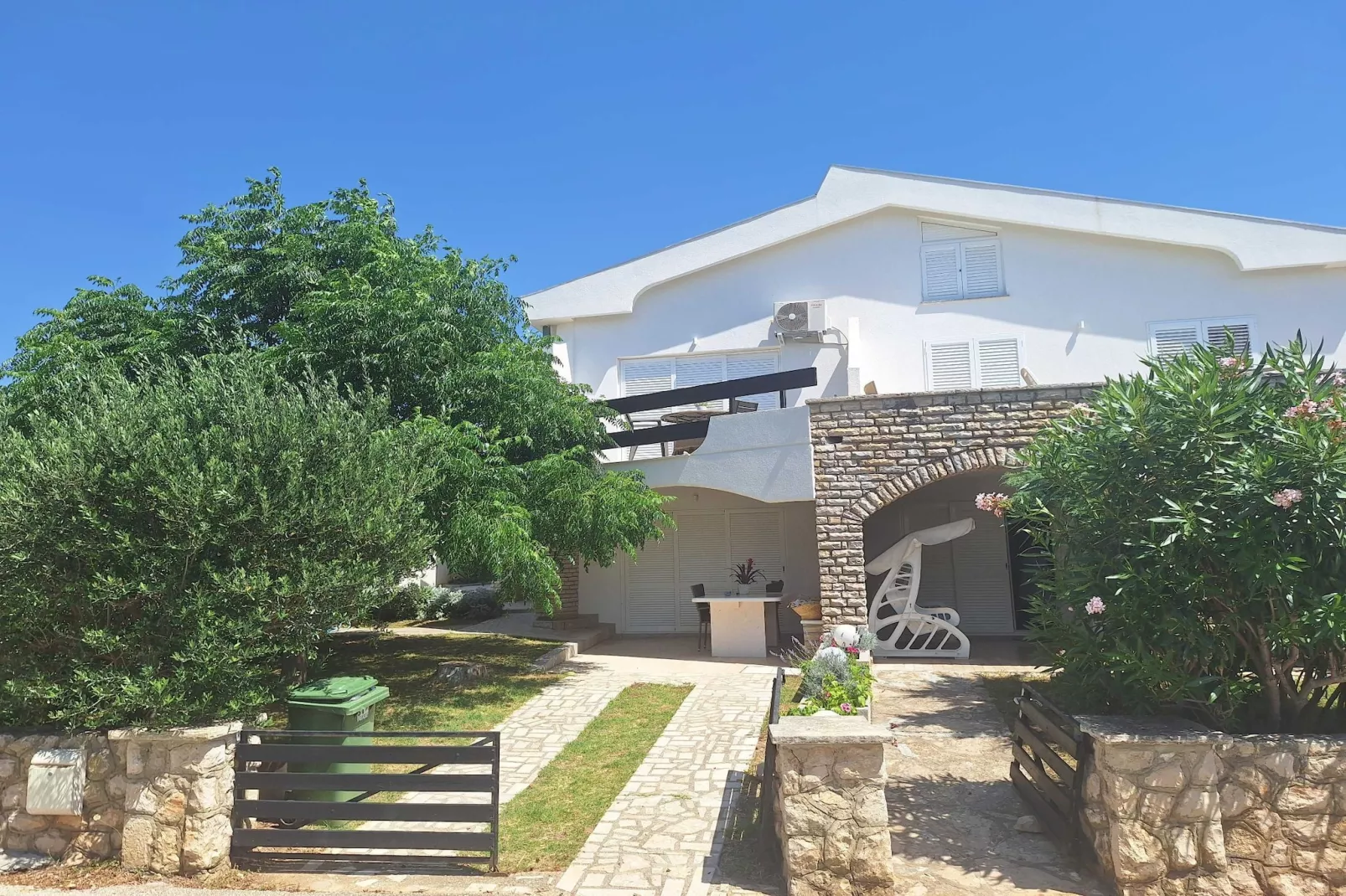 Sea View  Apartment Povljana - One Bedroom Apartment with Sea View-Buitenlucht