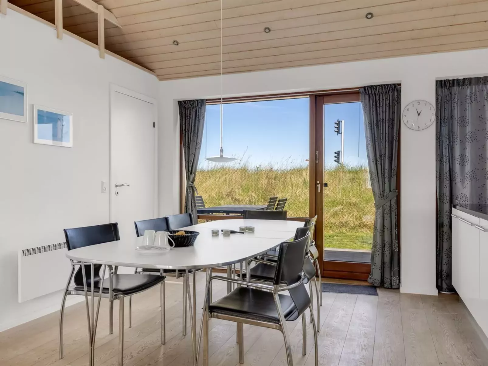 "Elinora" - 100m from the sea-Binnen