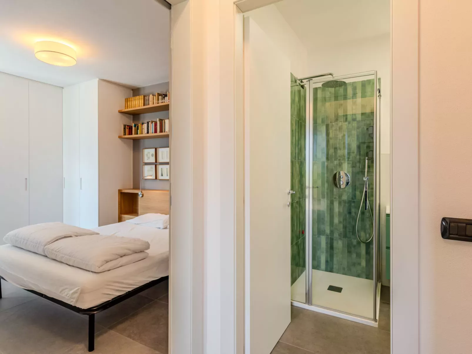 Flat 1-Binnen