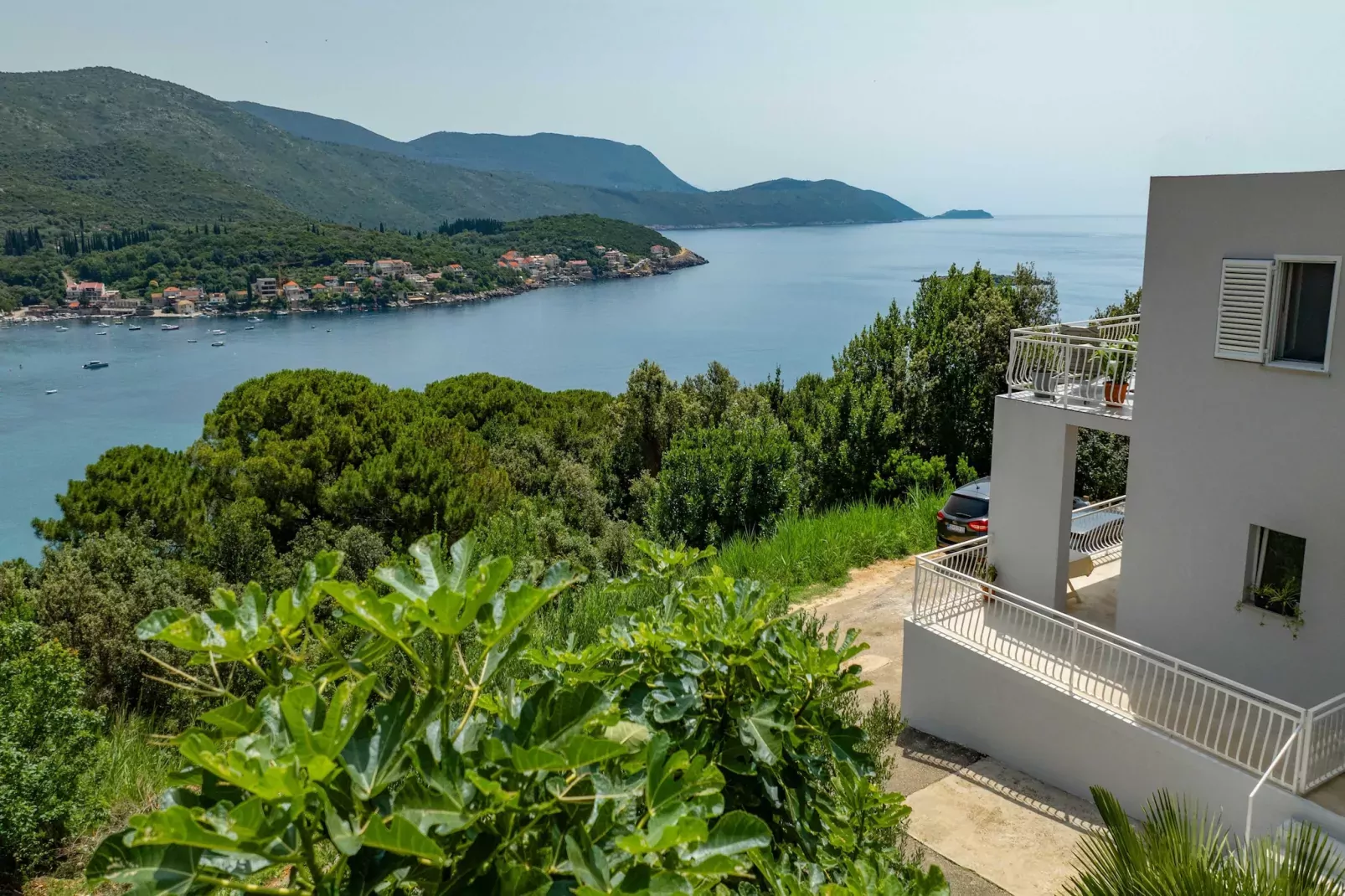 Apartment Konak - Two Bedroom Apartment with Terrace and Sea View-Buitenlucht