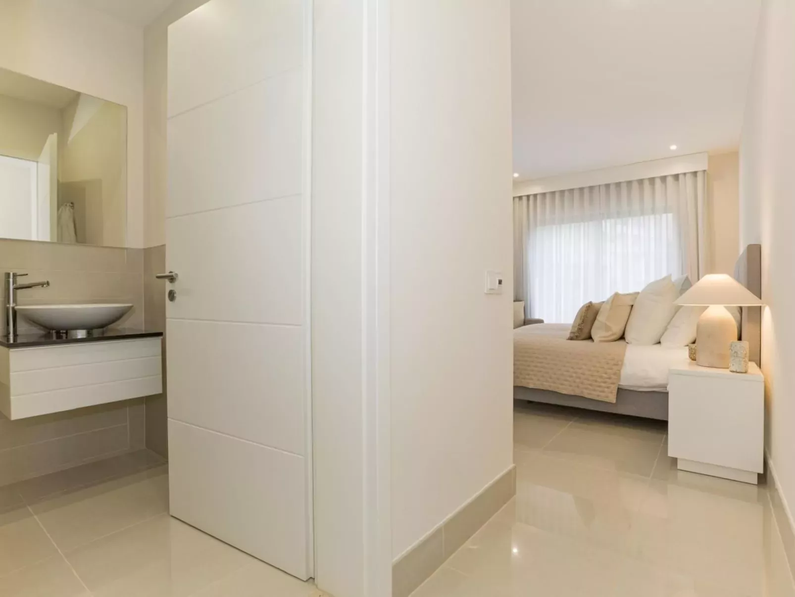 Pine Hills Reva Santuary Modern Elegance-Binnen
