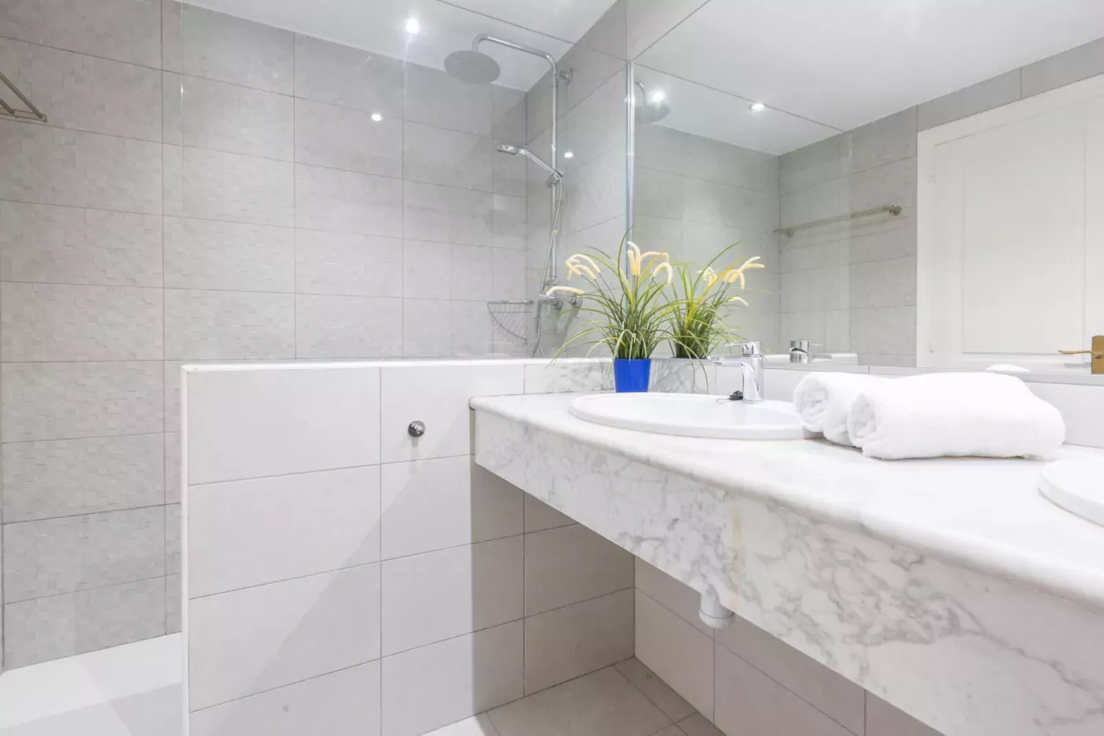 Ses Brises 28-Badkamer