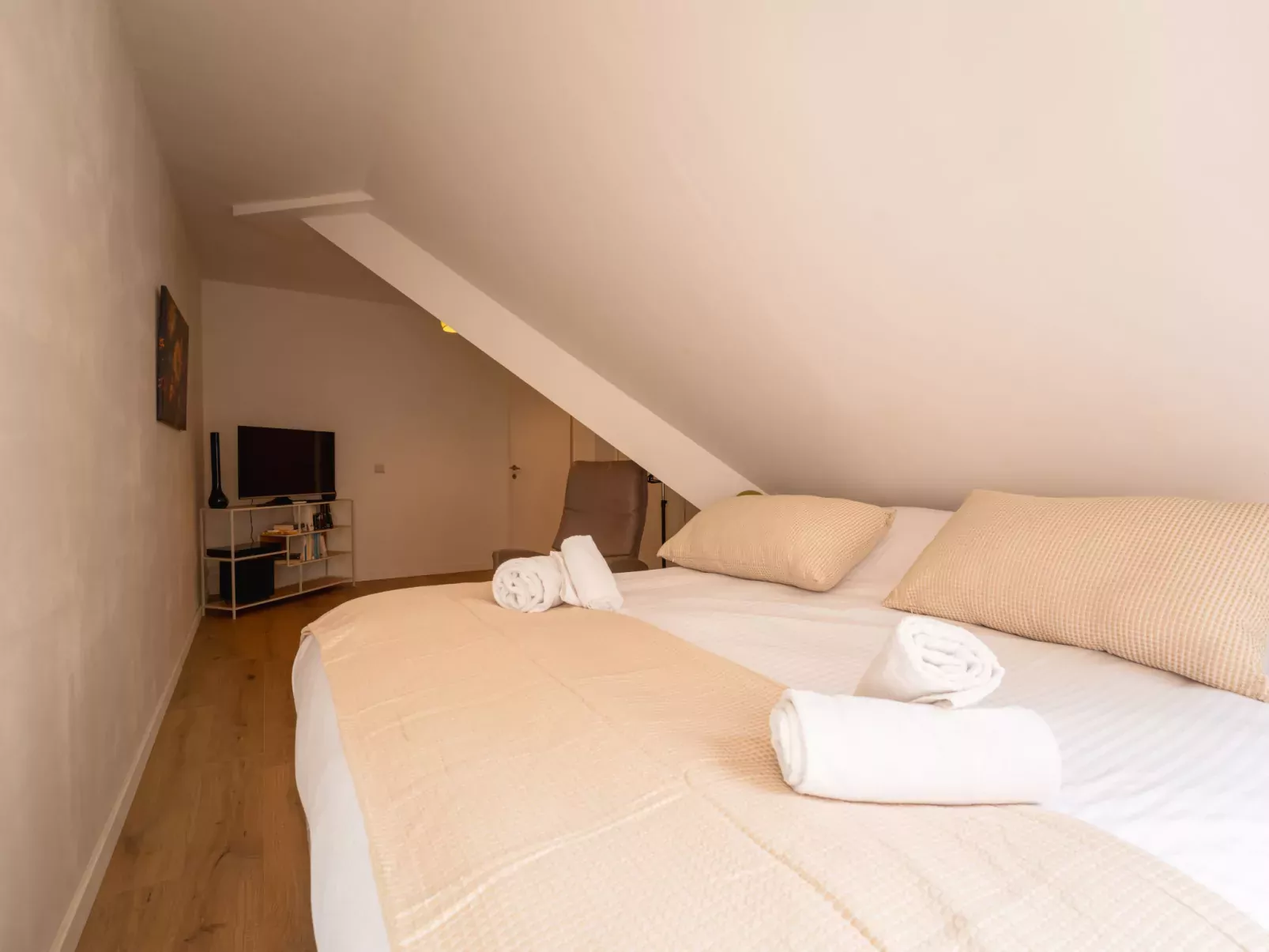 SeaRise with lateral sea view & parking-Binnen