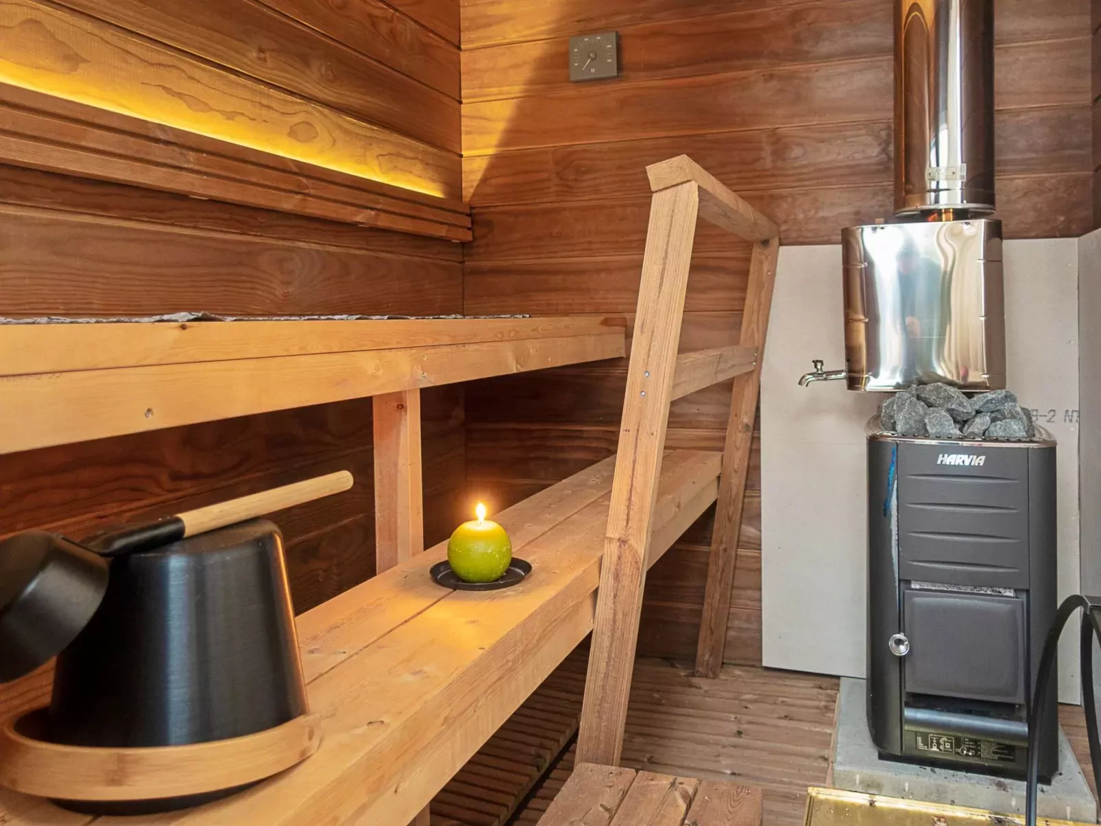 Samruam b aurora cabin-Binnen