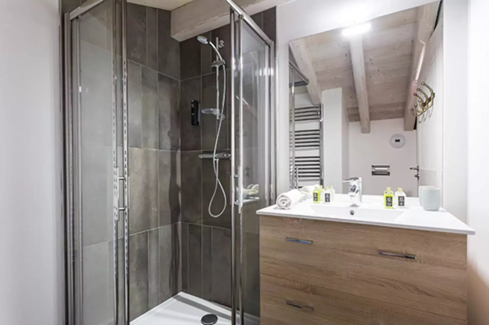 Le Hameau de barthelemy-A36P-Badkamer