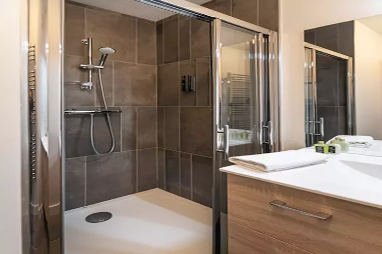 Le Hameau de barthelemy-A48P-Badkamer
