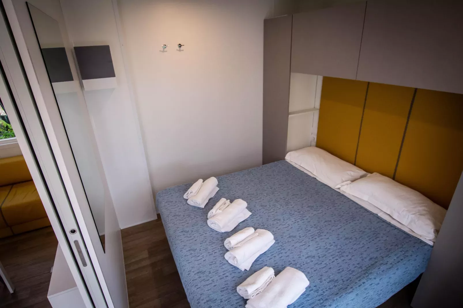 RESIDENCE ALBA VILLAGE / TWO-ROOM APT 4 PEOPLE MEZZANINE B4S-Slaapkamer