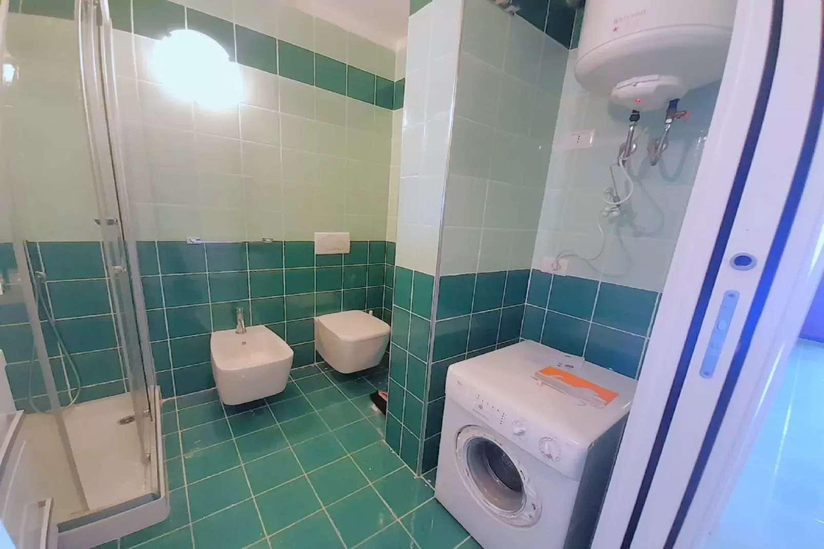 Trilocale 8/42 con AC-Badkamer