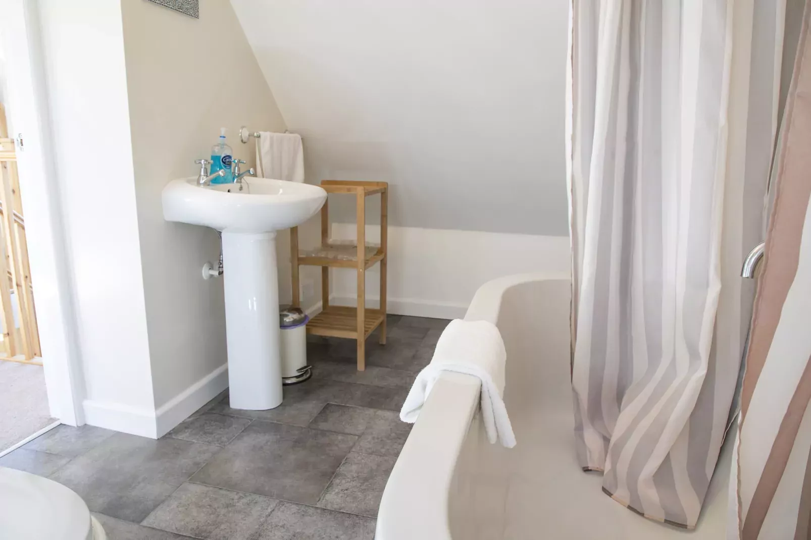 Woodpecker Cottage-Badkamer