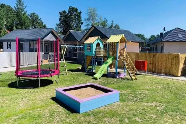 Parterowe domki wakacyjne Borne Sulinowo-Tuinen zomer