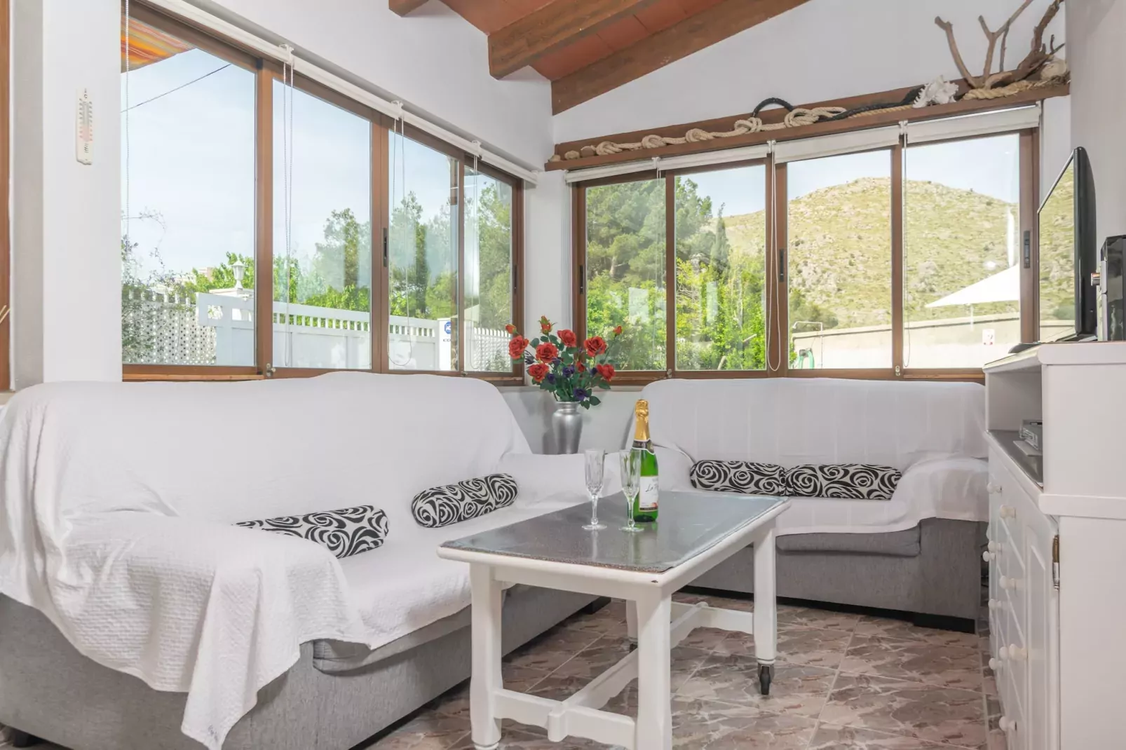 Villa Luna-Image-tags.