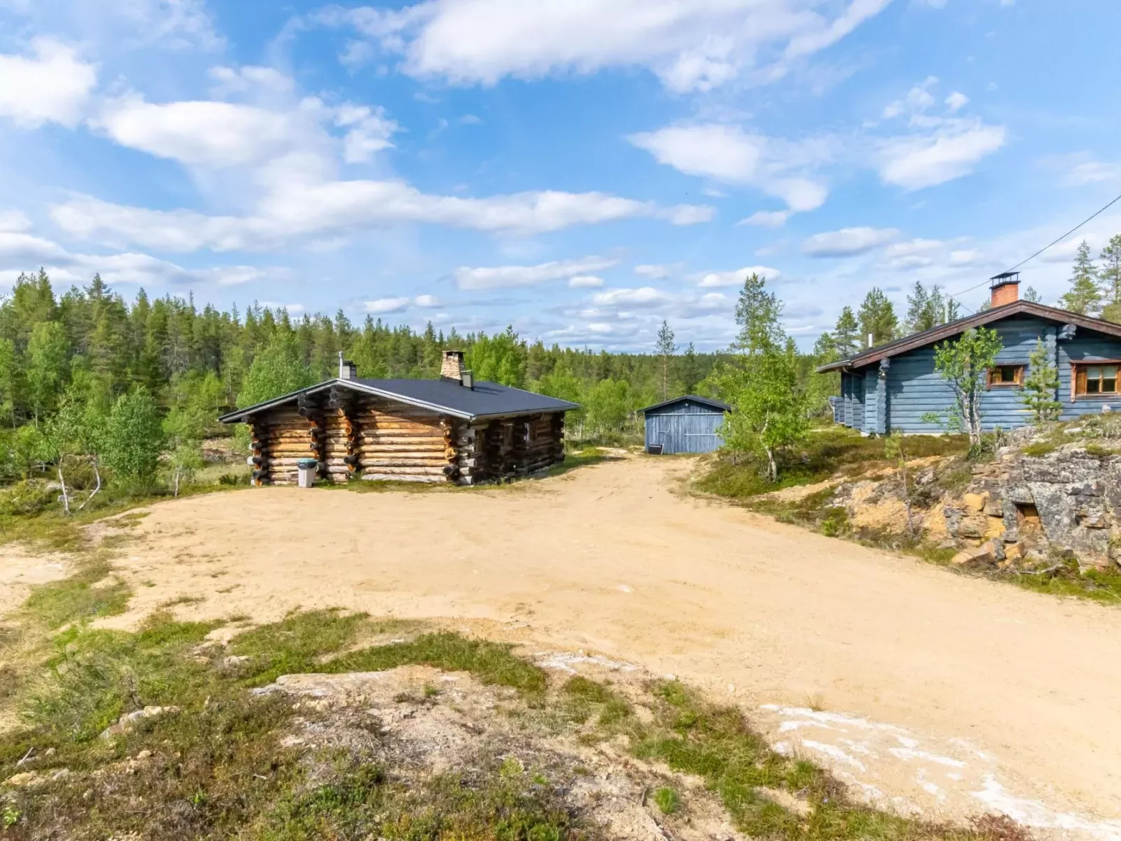 Oton kämppä-Buiten