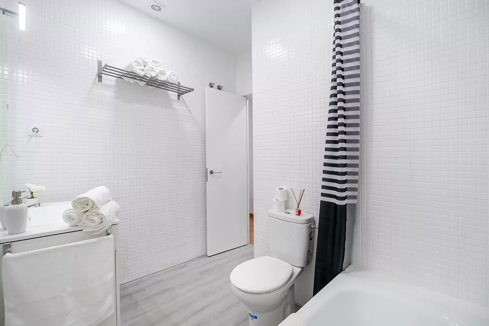 Tossa Apartment-Badkamer