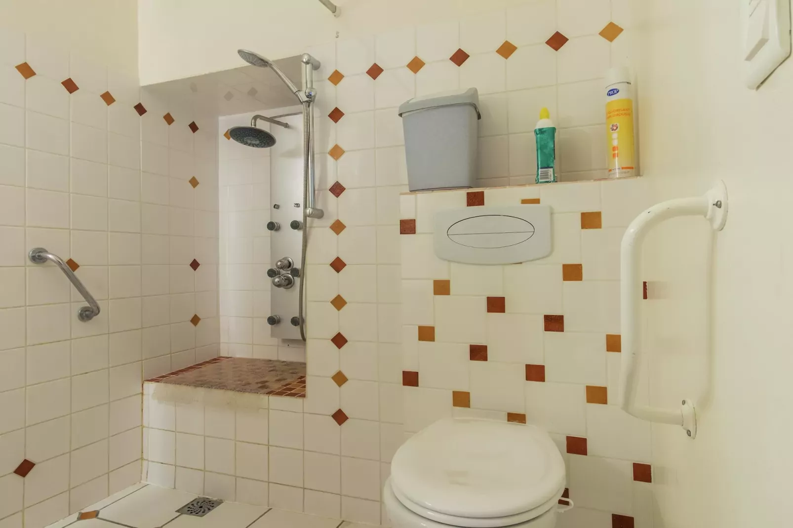 Gite 6 pers près de Châteauroux-Badkamer