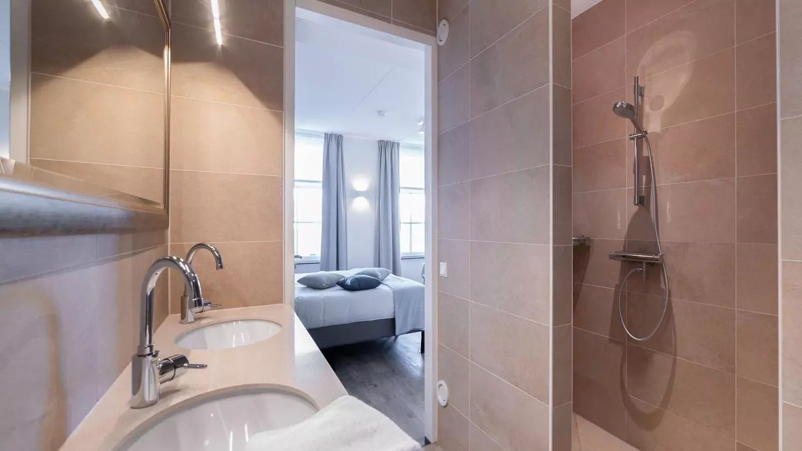 Huis nummer 37-Badkamer