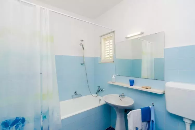 Holiday Home Field of Olives - Two Bedroom Holiday Home with Terrace-Badkamer