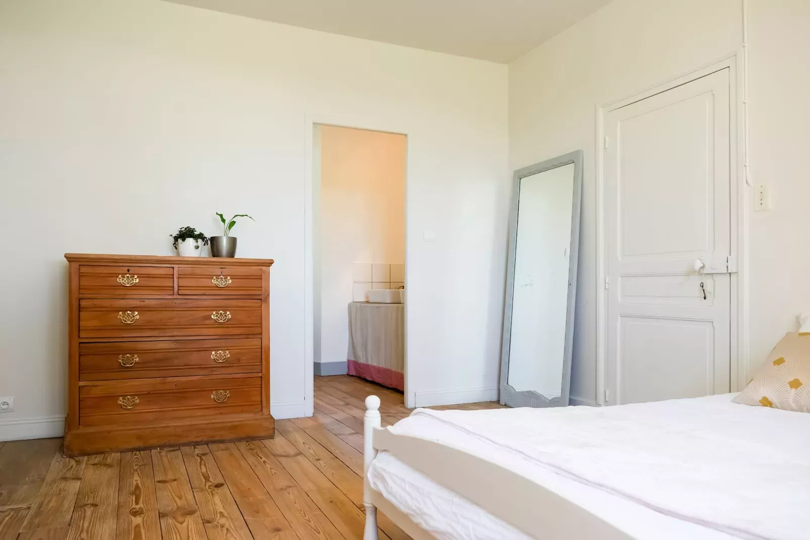 Maison de charme avec piscine à Coubejours-Slaapkamer