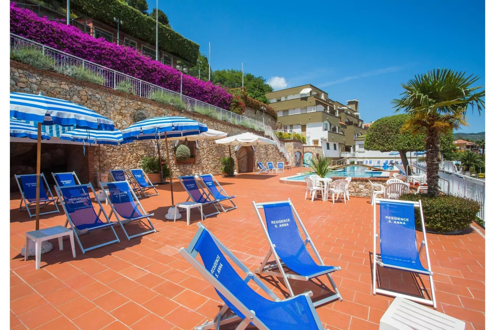 RESIDENCE SANT'ANNA TWO-ROOM APT 5 PAX B5-Parkfaciliteiten