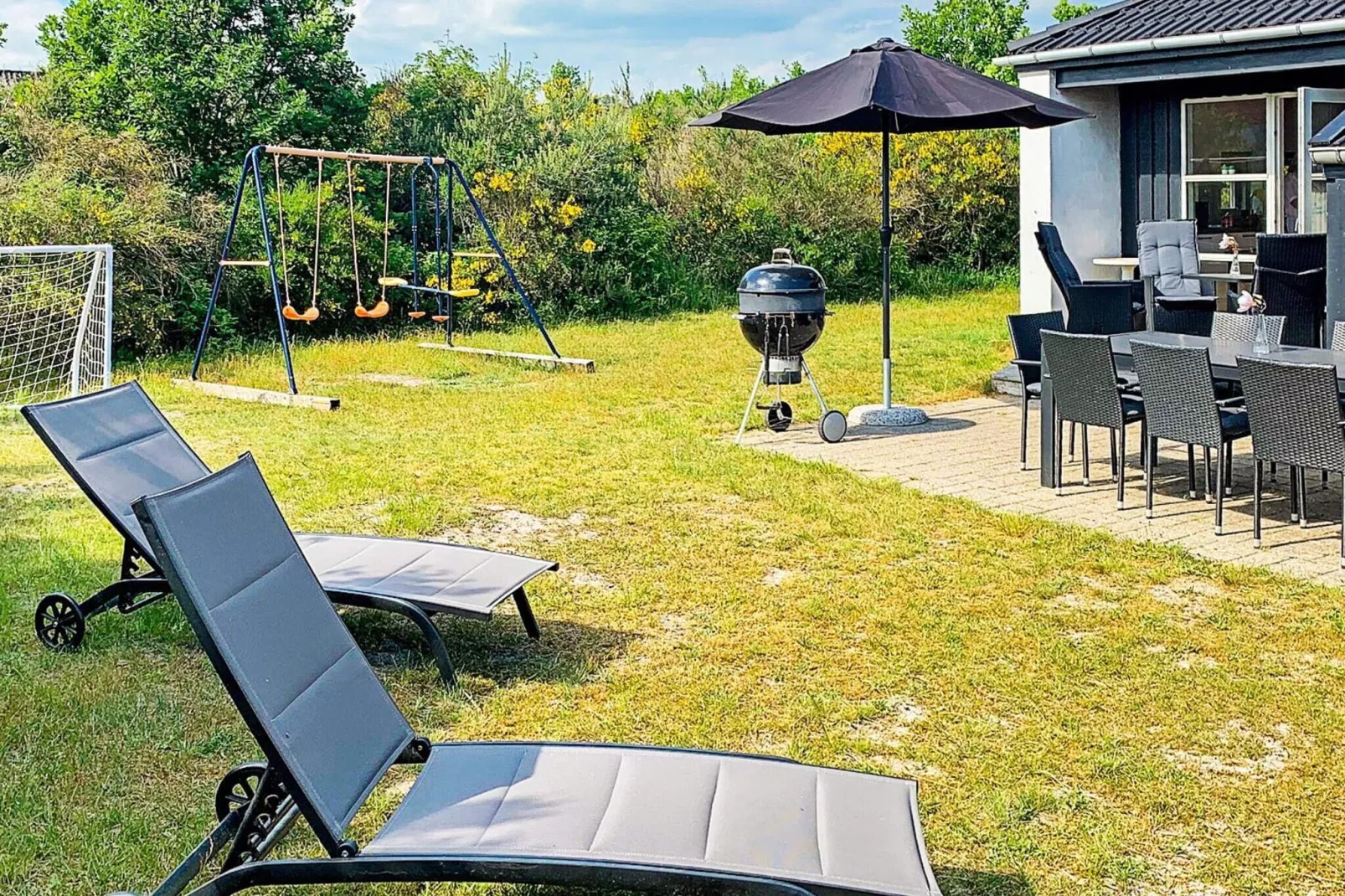 Rustgevende vakantiewoning in Ebeltoft met whirlpool-Buitenlucht