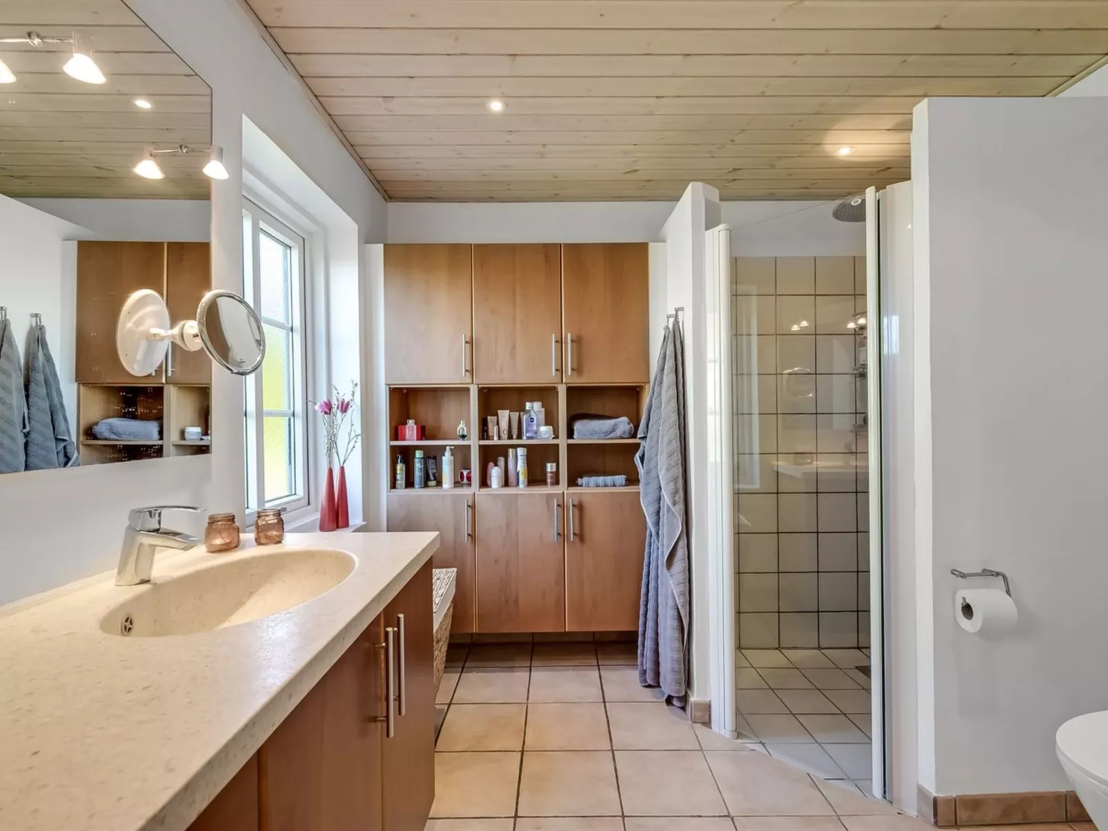 "Quirina" - 6km from the sea-Binnen