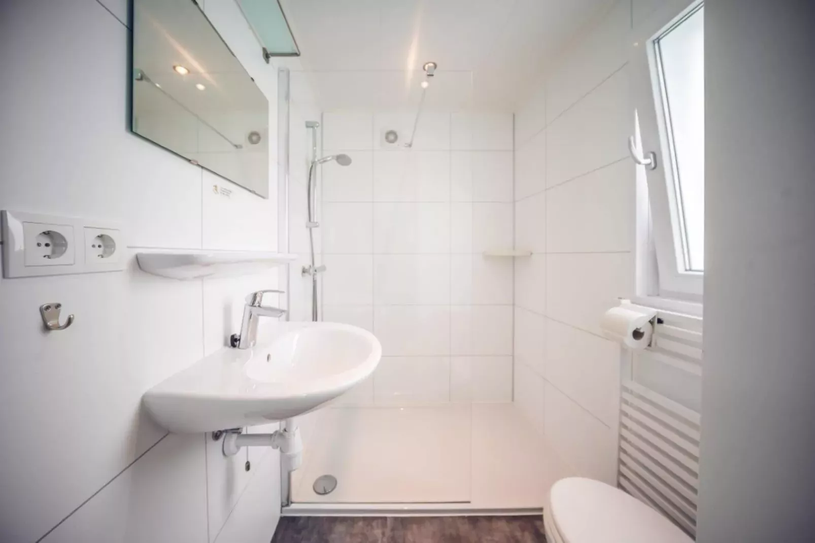 Forest Edge Chalet | 2 - 6 people-Badkamer