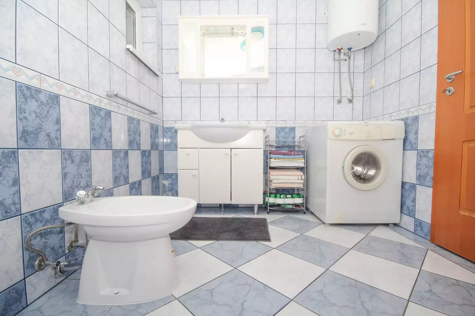 Apartment Mara - two bedroom apartment-Badkamer