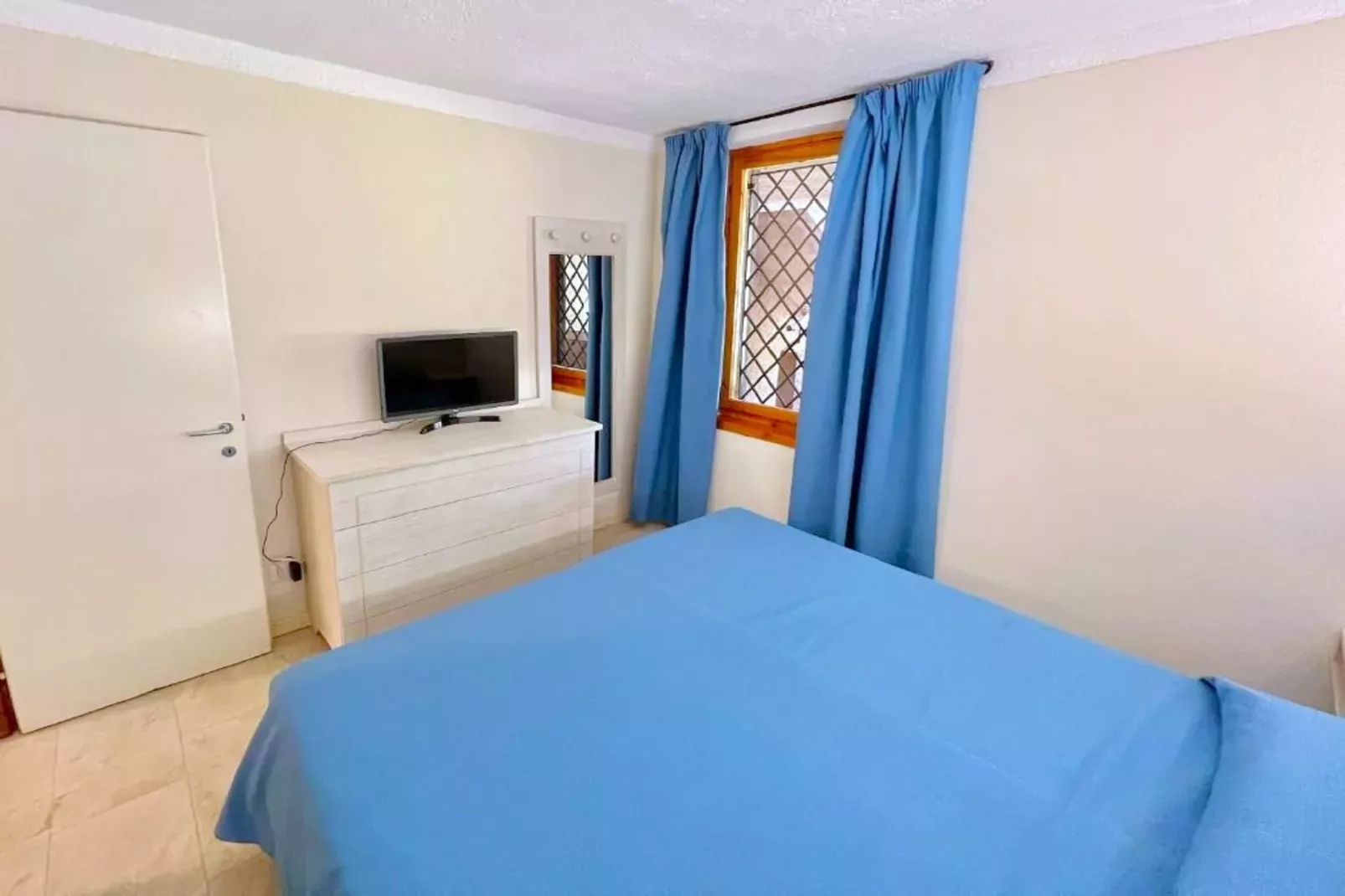 Bilocale 2/13 con AC-Slaapkamer