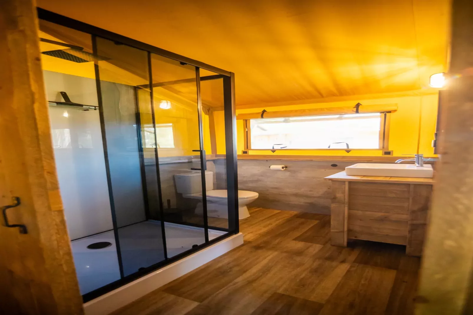 6 persoons Luxe Safaritent-Badkamer