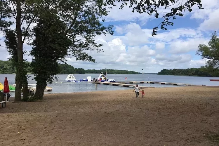 Domki wakacyjne nad jeziorem Cieszyno-Parkfaciliteiten