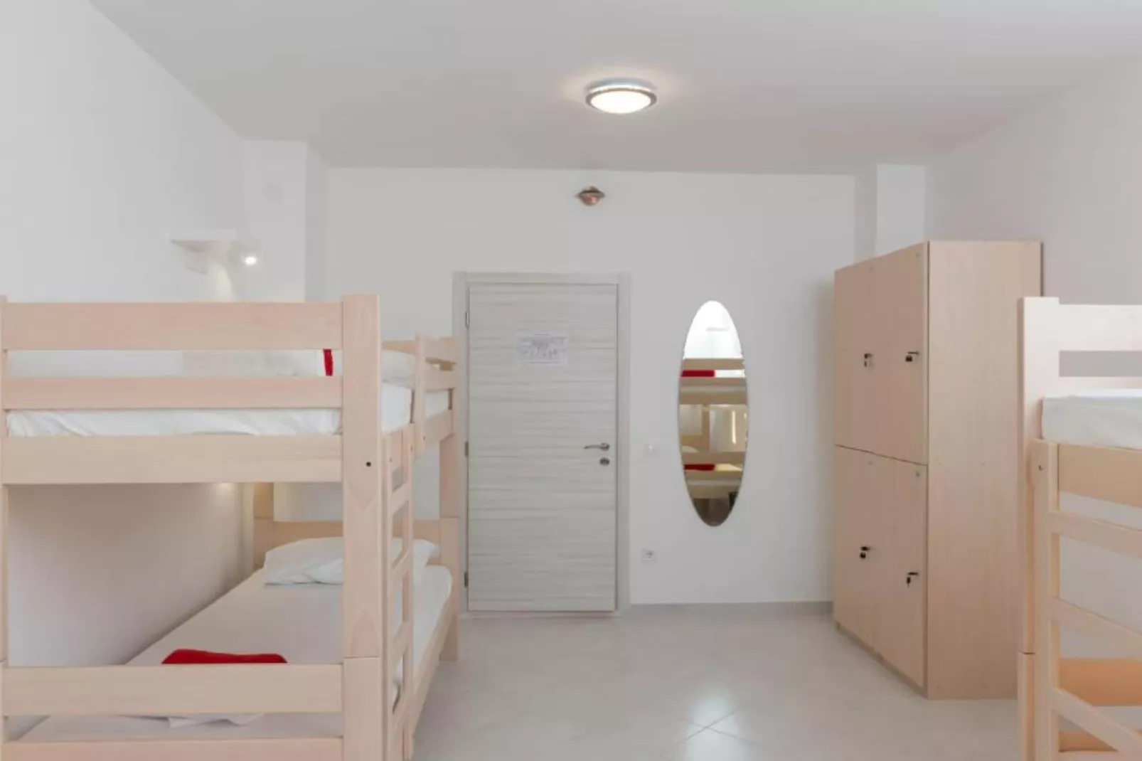 Hostel Free Bird  - Bed in Seven Bed Mixed Dormitory Room 1 (H)-Slaapkamer